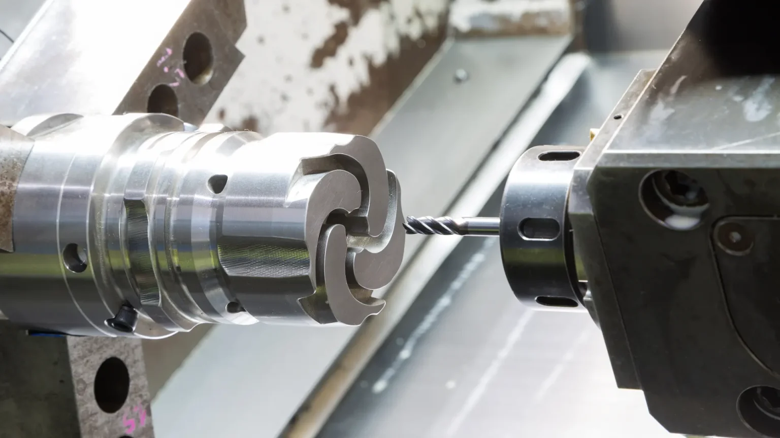 maquinaria empleada en la fabricación de piezas de tornería