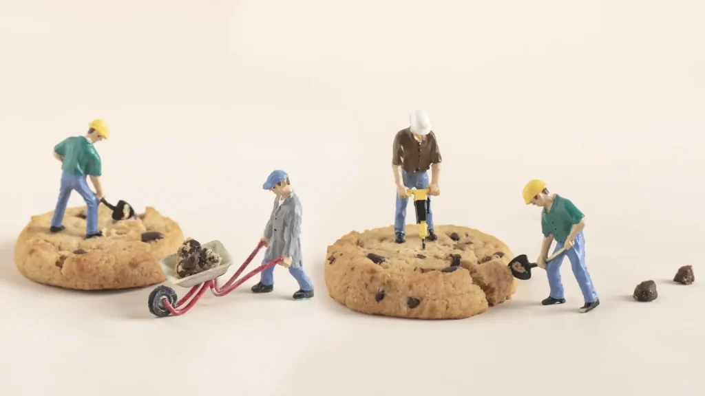 muñecos sobre una galleta para stop motion